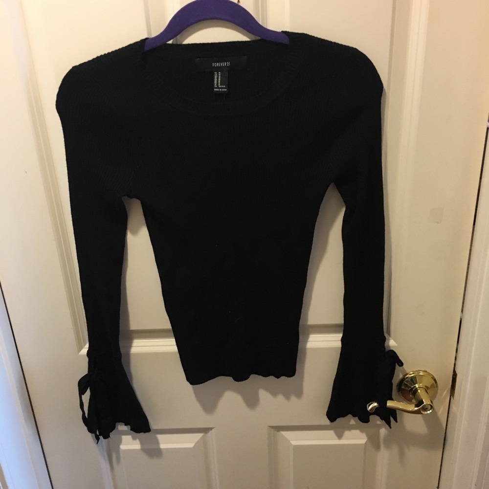 Bow Tie Sleeve Knit